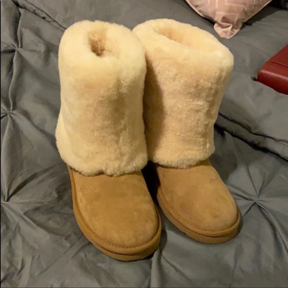 UGG Classic Fluff Boots in Brown - Size 6